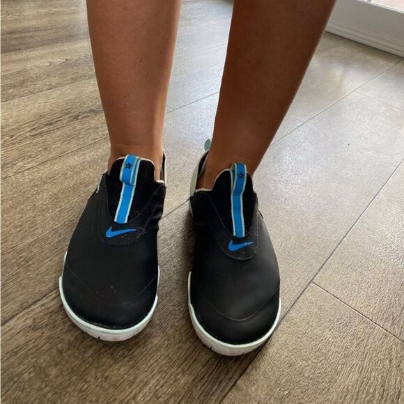 Nike Black/Blue Unisex Sneakers(Men's 7, Women's 8.5) - Picture 9 of 10